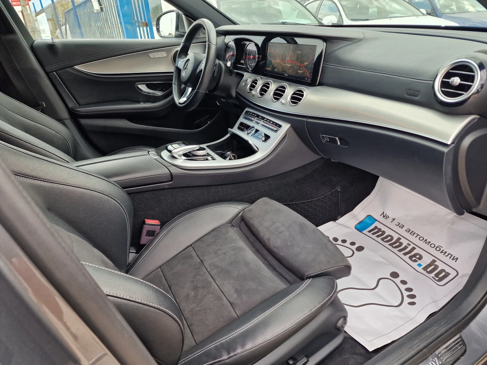 Mercedes-Benz E 220 4MATIC* CAM360* AMG-LINE* DIST* , снимка 13 - Автомобили и джипове - 54363903