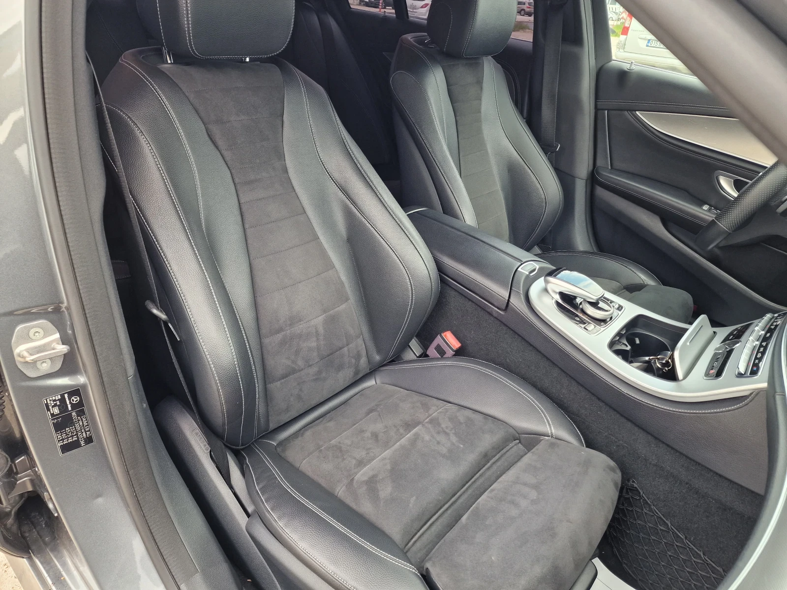 Mercedes-Benz E 220 4MATIC* CAM360* AMG-LINE* DIST* , снимка 14 - Автомобили и джипове - 54363903