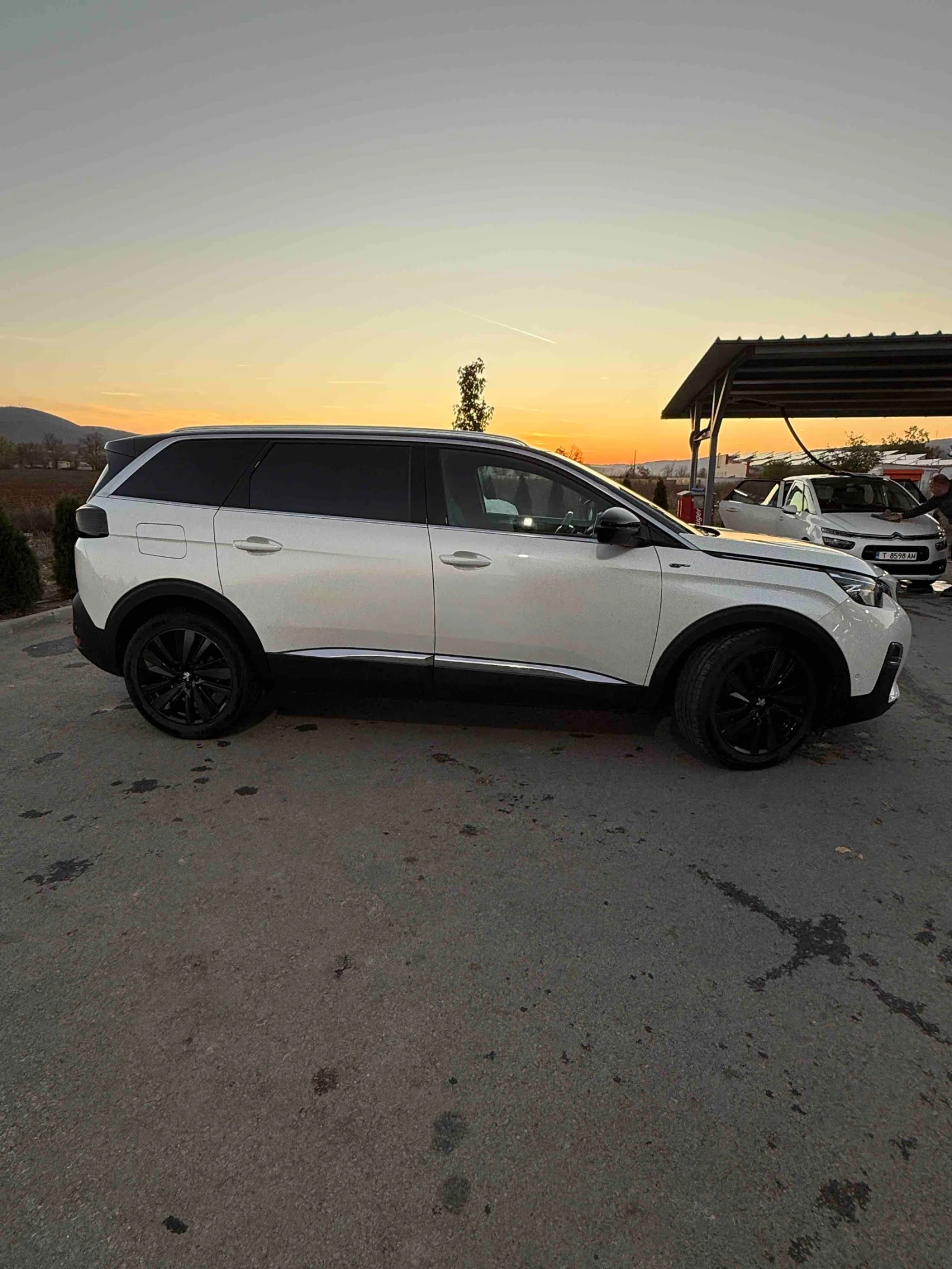 Peugeot 5008 EAT8 GT   Топ състояние, Обслужен!, снимка 3 - Автомобили и джипове - 54376917