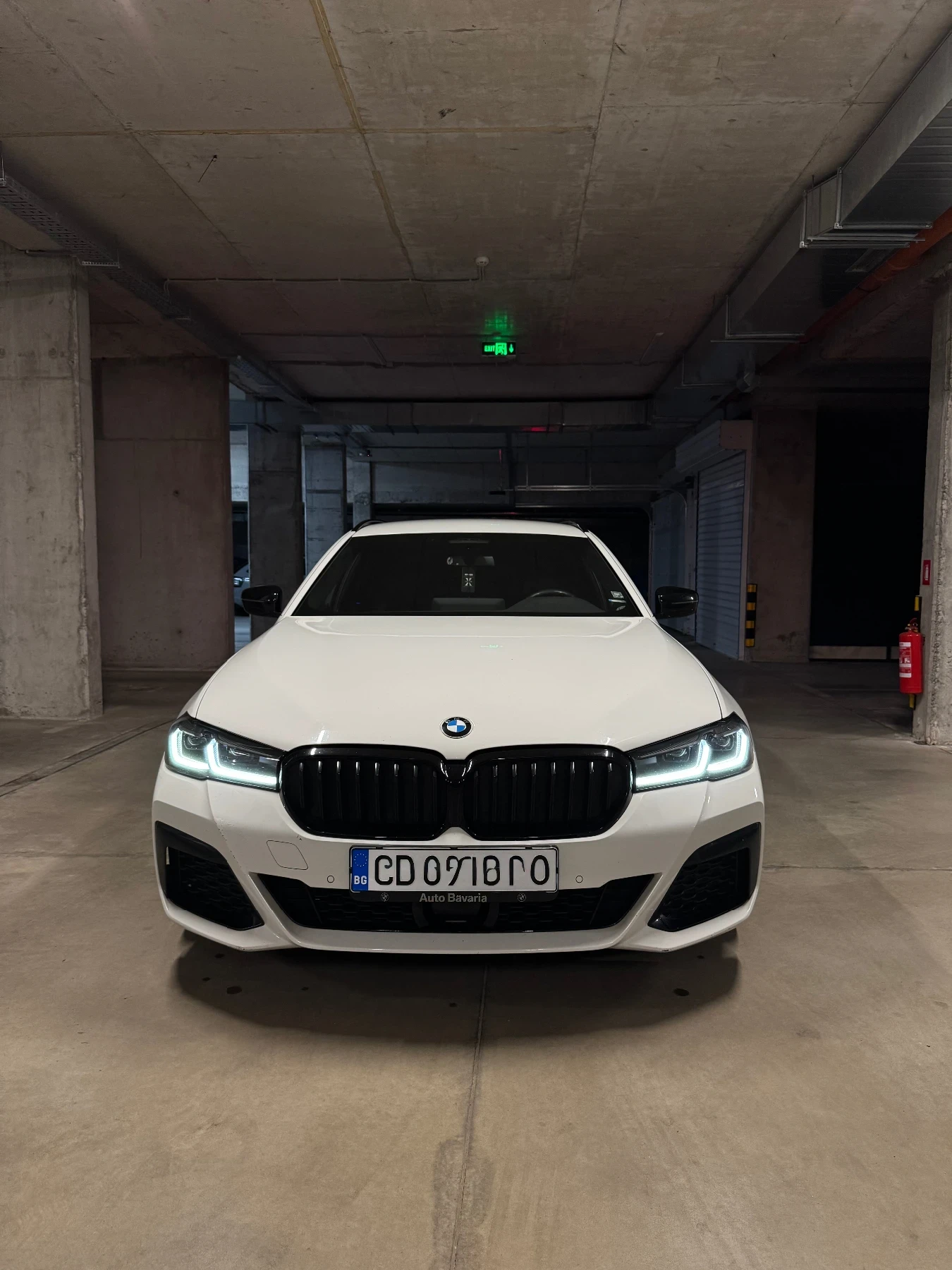 BMW 520 LCI/M PACK/DIGITAL/DISTRONIC/KEYLESS/COMFORT/HI-FI, снимка 3 - Автомобили и джипове - 55040438