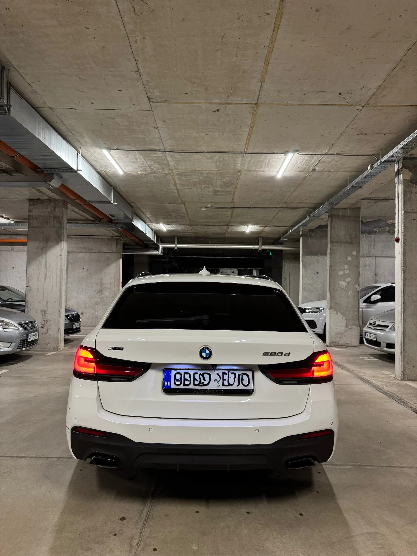 BMW 520 LCI/M PACK/DIGITAL/DISTRONIC/KEYLESS/COMFORT/HI-FI, снимка 8 - Автомобили и джипове - 55040438