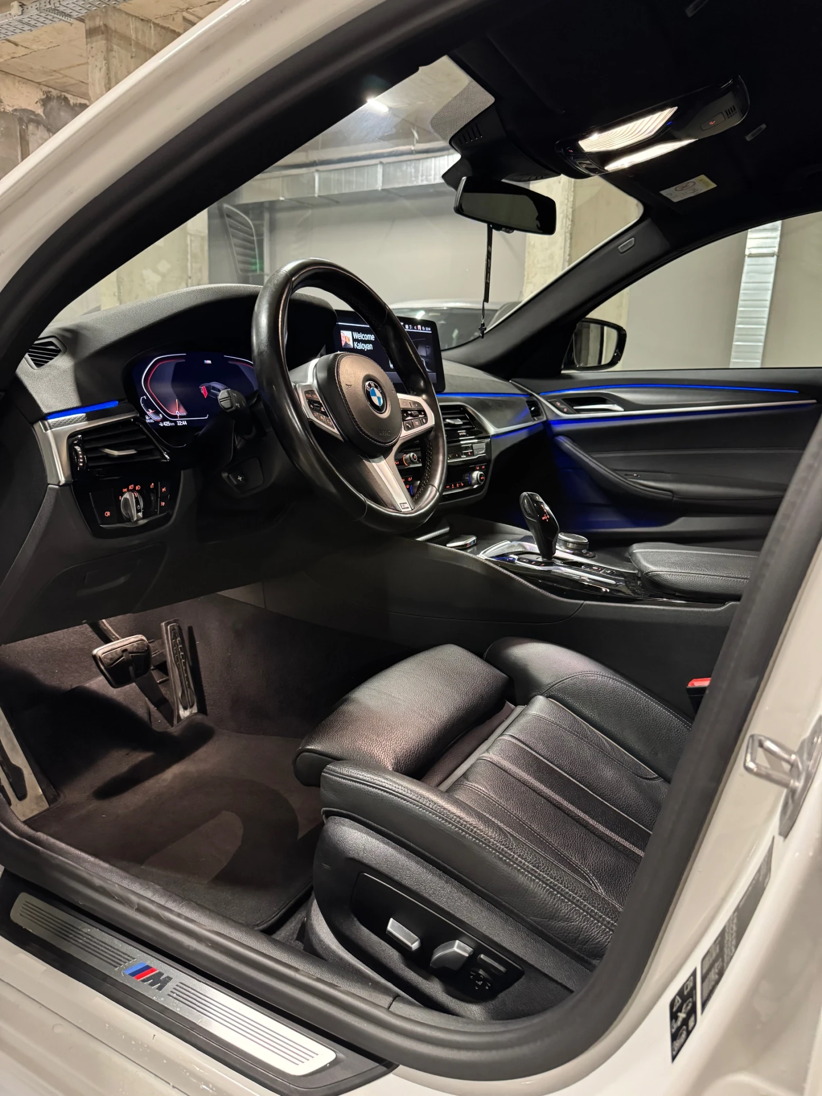 BMW 520 LCI/M PACK/DIGITAL/DISTRONIC/KEYLESS/COMFORT/HI-FI, снимка 10 - Автомобили и джипове - 55040438