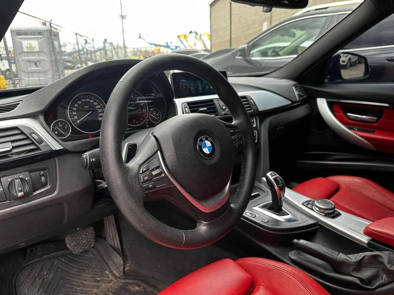 BMW 330 i xDrive/ПОДГРЕВИ/ШИБИДАХ/360 CAM, снимка 7 - Автомобили и джипове - 54647281