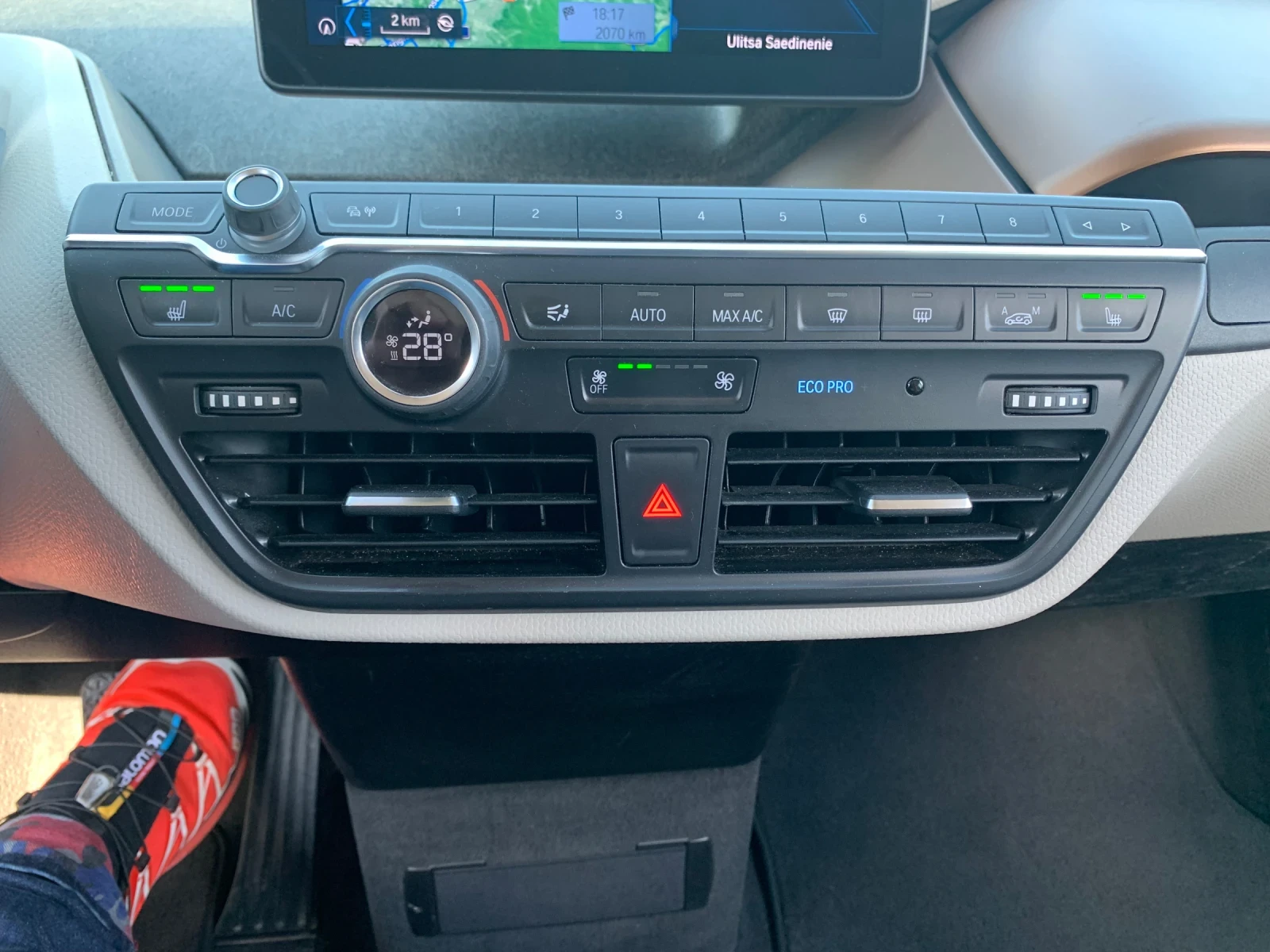 BMW i3 120Аh/PRO-NAV.ПОДГРЕВ.СЕРВ.ИСТОРИЯ БМВ, снимка 14 - Автомобили и джипове - 54736457