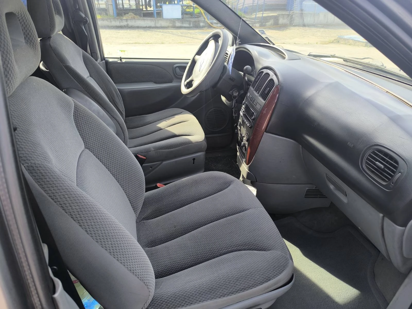 Chrysler Voyager, снимка 4 - Автомобили и джипове - 54939471
