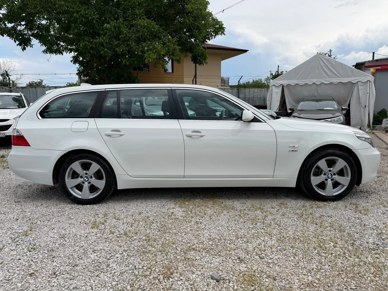 BMW 530  i facelift* xDrive* АВТОМАТИК* КОЖА* ГОЛЯМА НАВИ*, снимка 4 - Автомобили и джипове - 54945183
