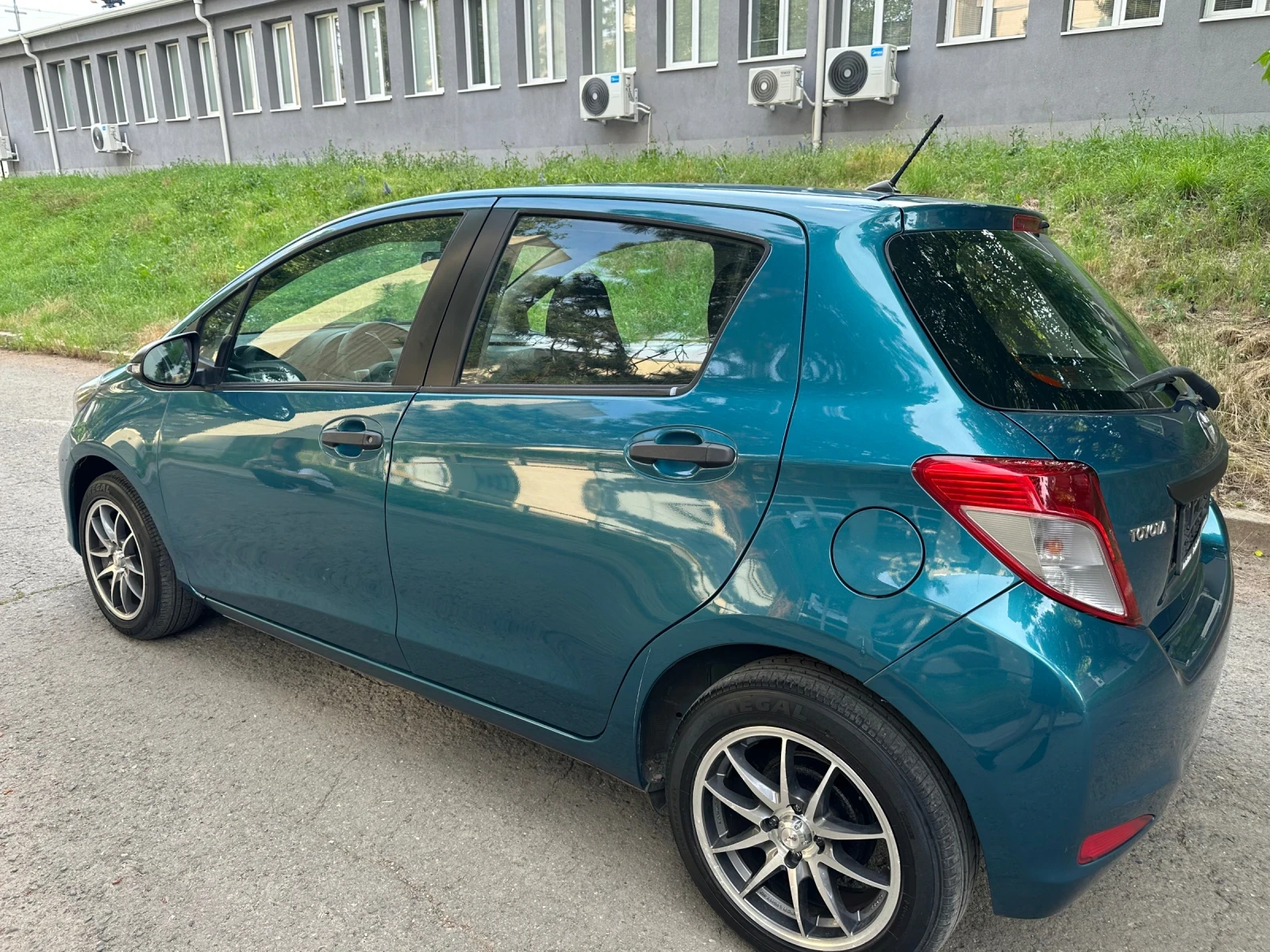 Toyota Yaris, снимка 15 - Автомобили и джипове - 55038297