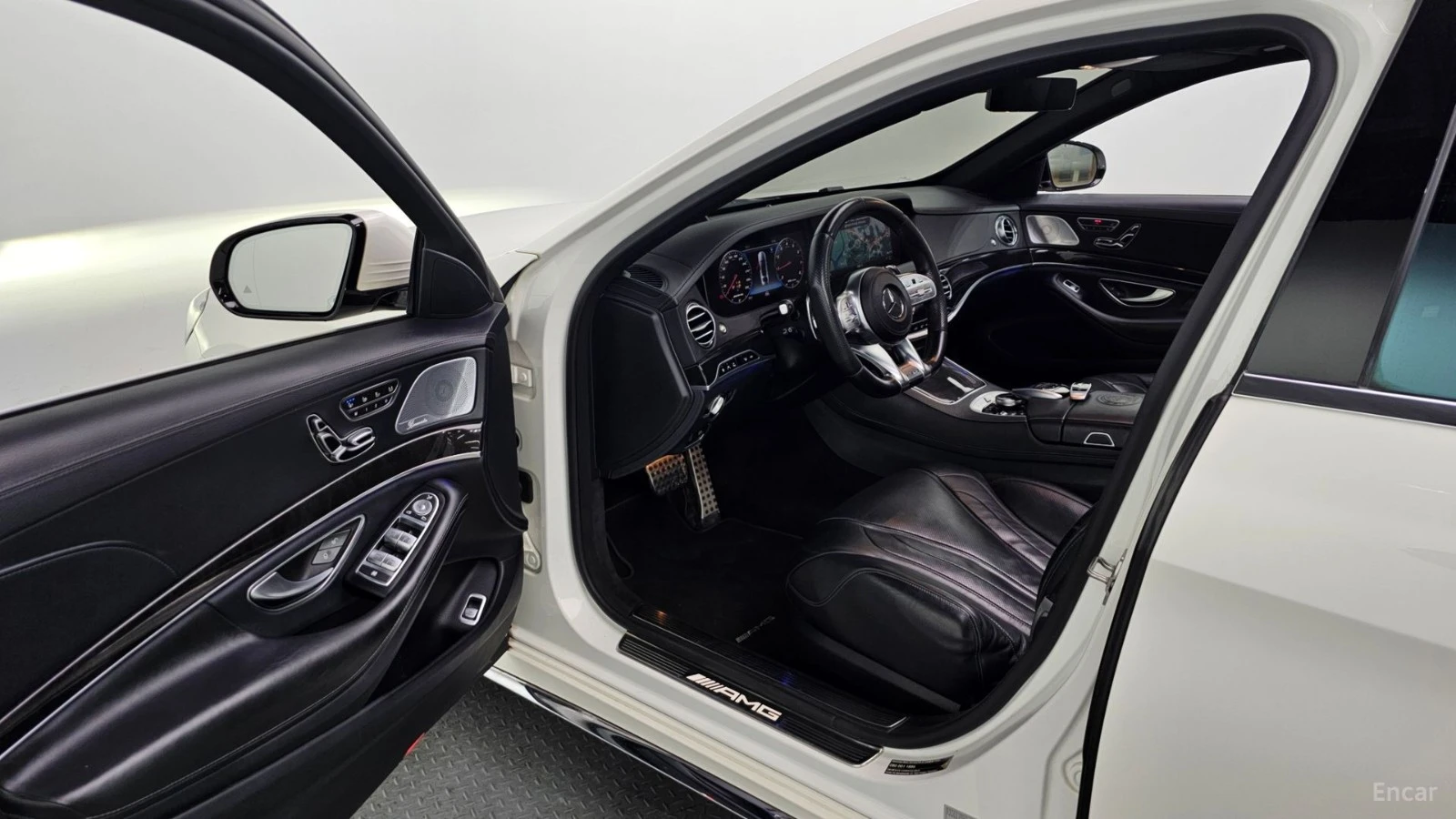 Mercedes-Benz S 63 AMG 4MATIC+ * 360* HUD* МАСАЖИ* ПАНО, снимка 8 - Автомобили и джипове - 55446361