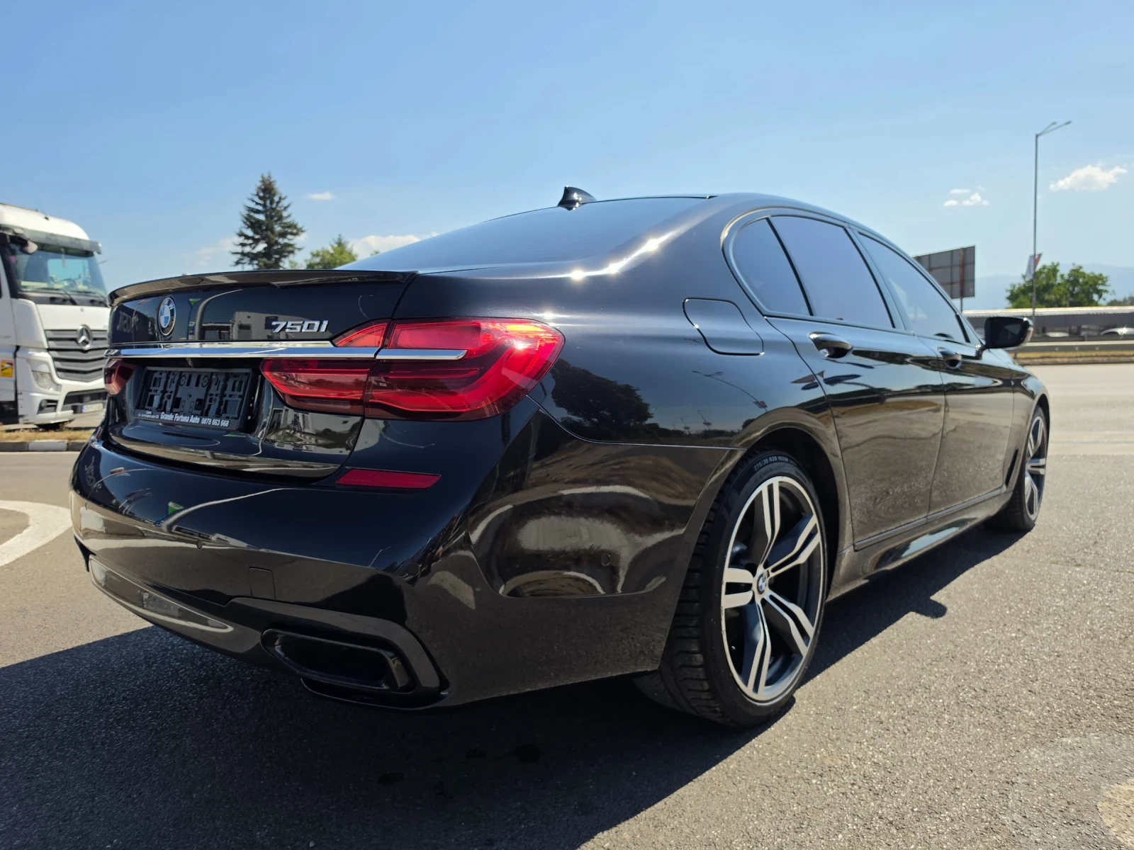 BMW 750 i X-DRIVE M-PAKET 68858 KM !!!, снимка 5 - Автомобили и джипове - 55747558