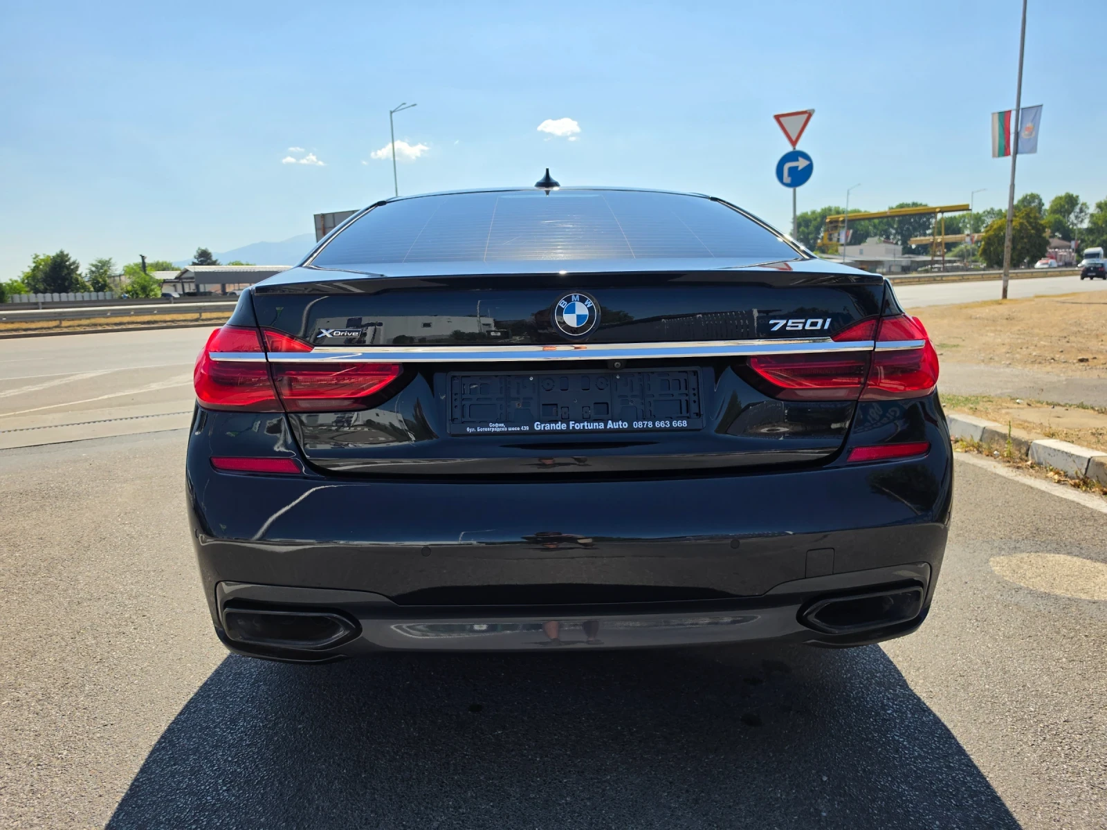 BMW 750 i X-DRIVE M-PAKET 68858 KM !!!, снимка 6 - Автомобили и джипове - 55747558