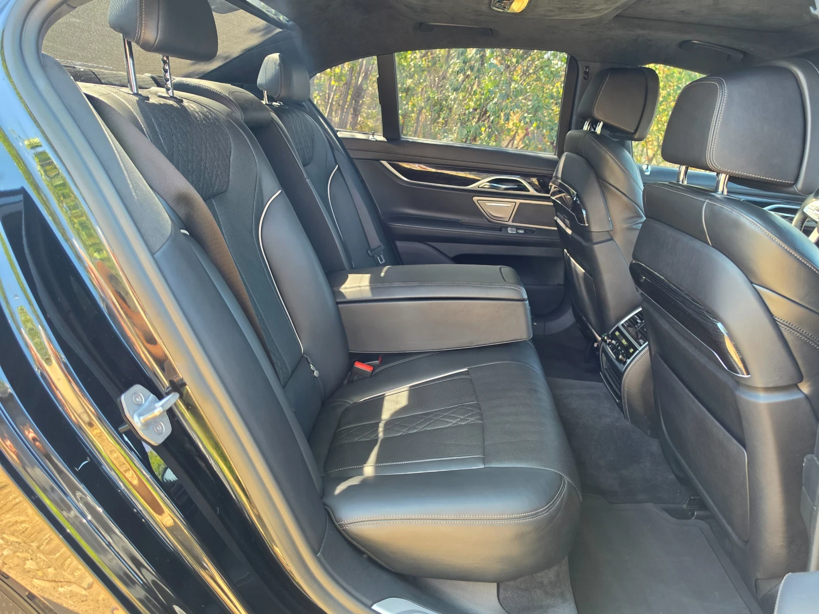 BMW 750 i X-DRIVE M-PAKET 68858 KM !!!, снимка 17 - Автомобили и джипове - 55747558