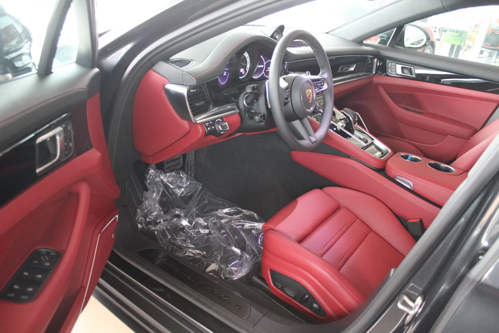 Porsche Panamera PLATINUM/SPORT/860/PANO/BOSE/HUD/CHRONO/848z, снимка 9 - Автомобили и джипове - 55832944