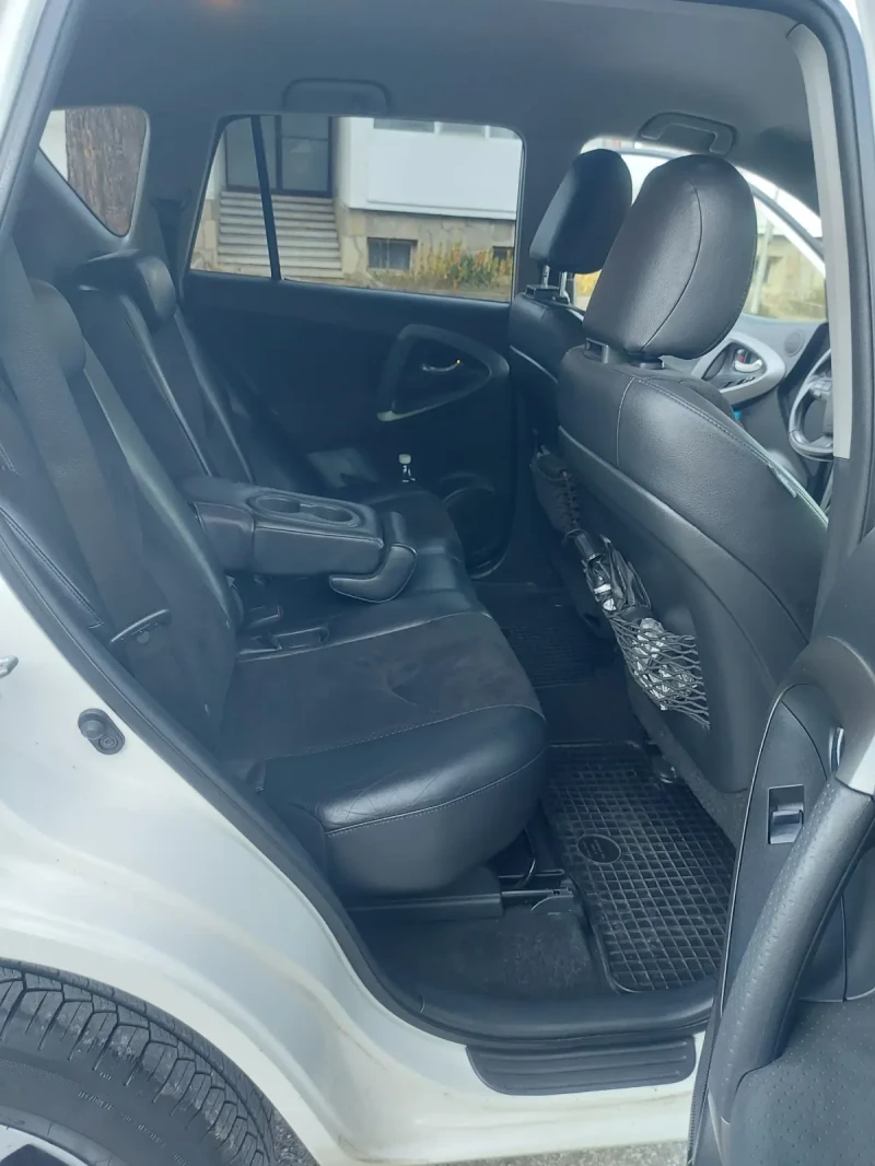 Toyota Rav4 D4D 2.2, снимка 11 - Автомобили и джипове - 48440432