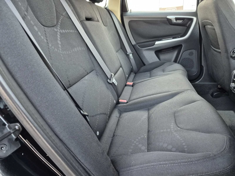 Volvo XC60 2.4D-163кс-4X4, снимка 13 - Автомобили и джипове - 52886482