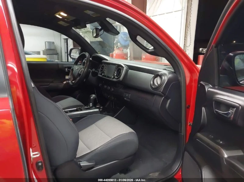 Toyota Tacoma TRD Off-Road * CARFAX* , снимка 5 - Автомобили и джипове - 53344966