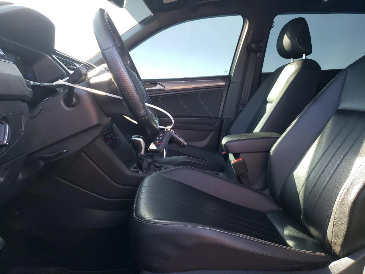 VW Tiguan 2.0* SE R-LINE BLACK* ПЕРФЕКТЕН - изображение 8