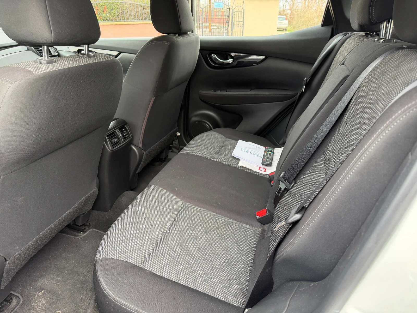 Nissan Qashqai SV AWD, снимка 9 - Автомобили и джипове - 54089782