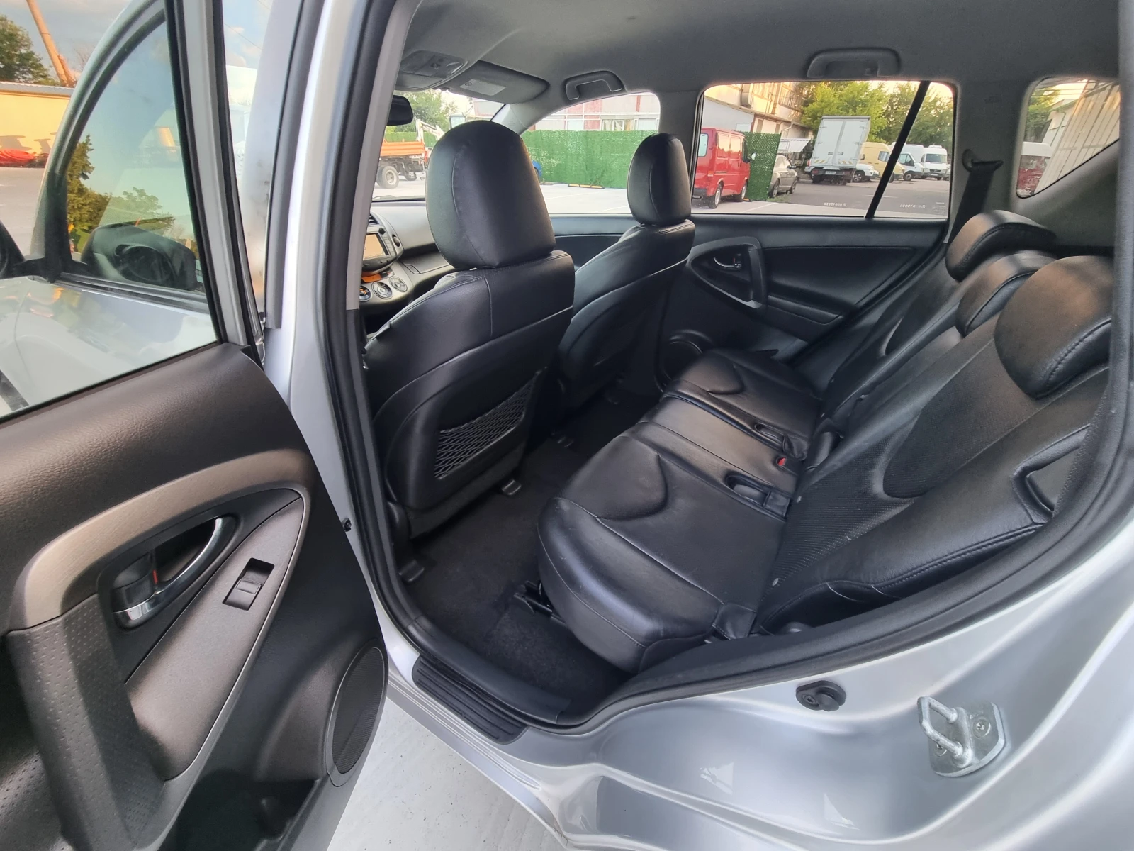 Toyota Rav4 2.2 D4D 150 �.�. 4�4 ���� ���� ���������� �������� | Mobile.bg � ����������� 14