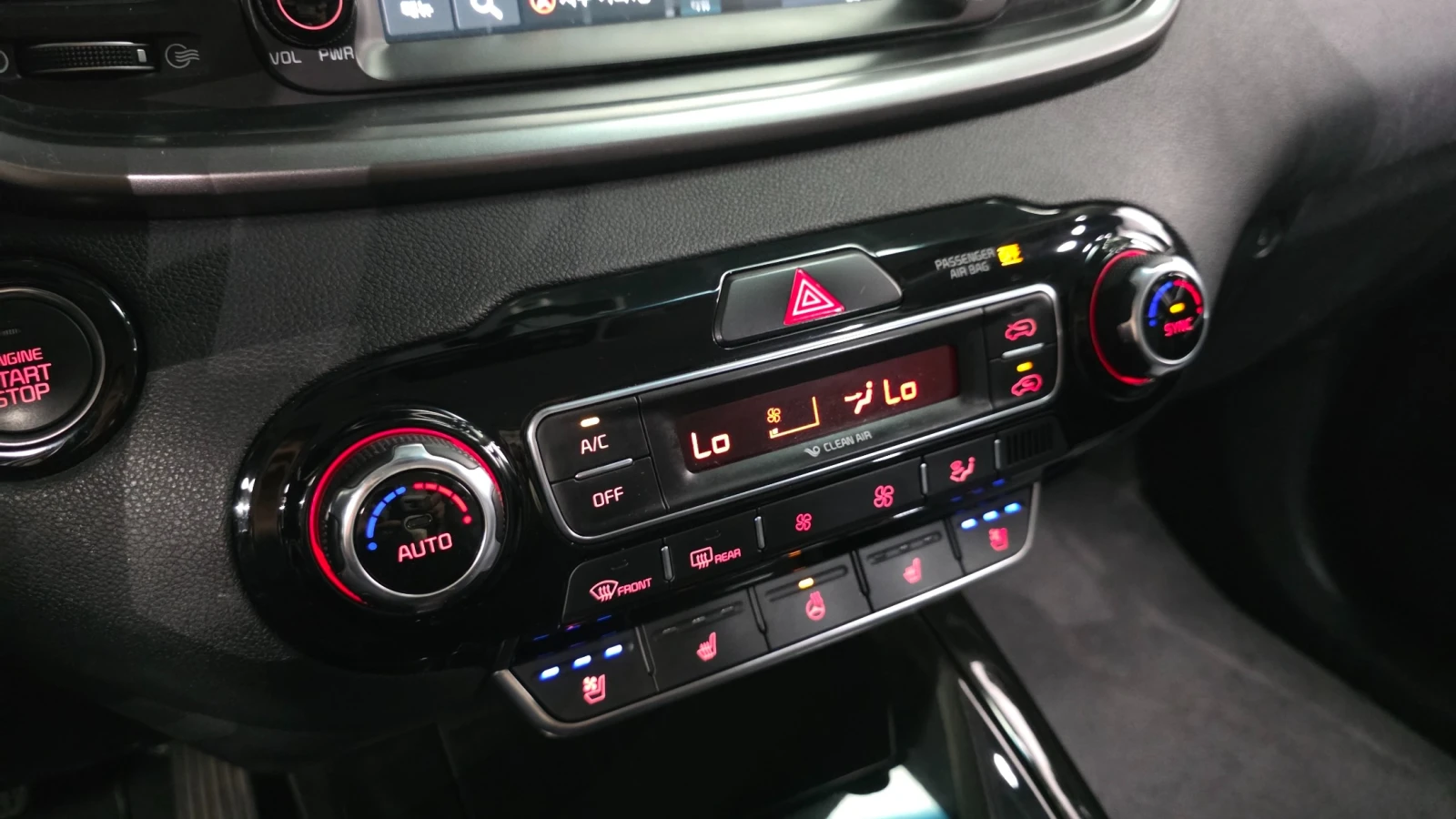Kia Sorento 2.0 CRDi 4WD Prestige (Model 2018), снимка 13 - Автомобили и джипове - 55645669
