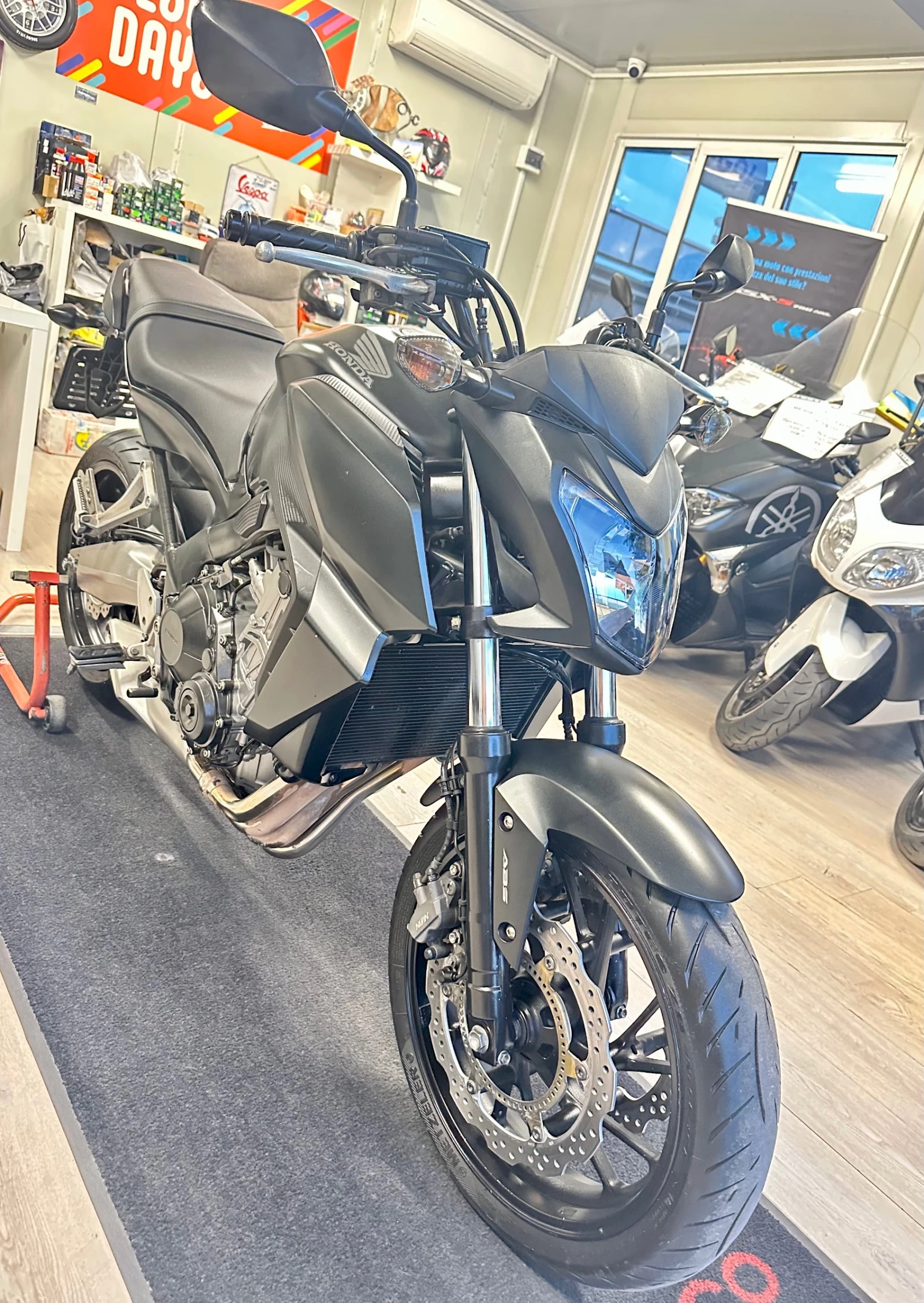Honda Cb 650F ABS 09.2015г., снимка 6 - Мотоциклети и мототехника - 54730733