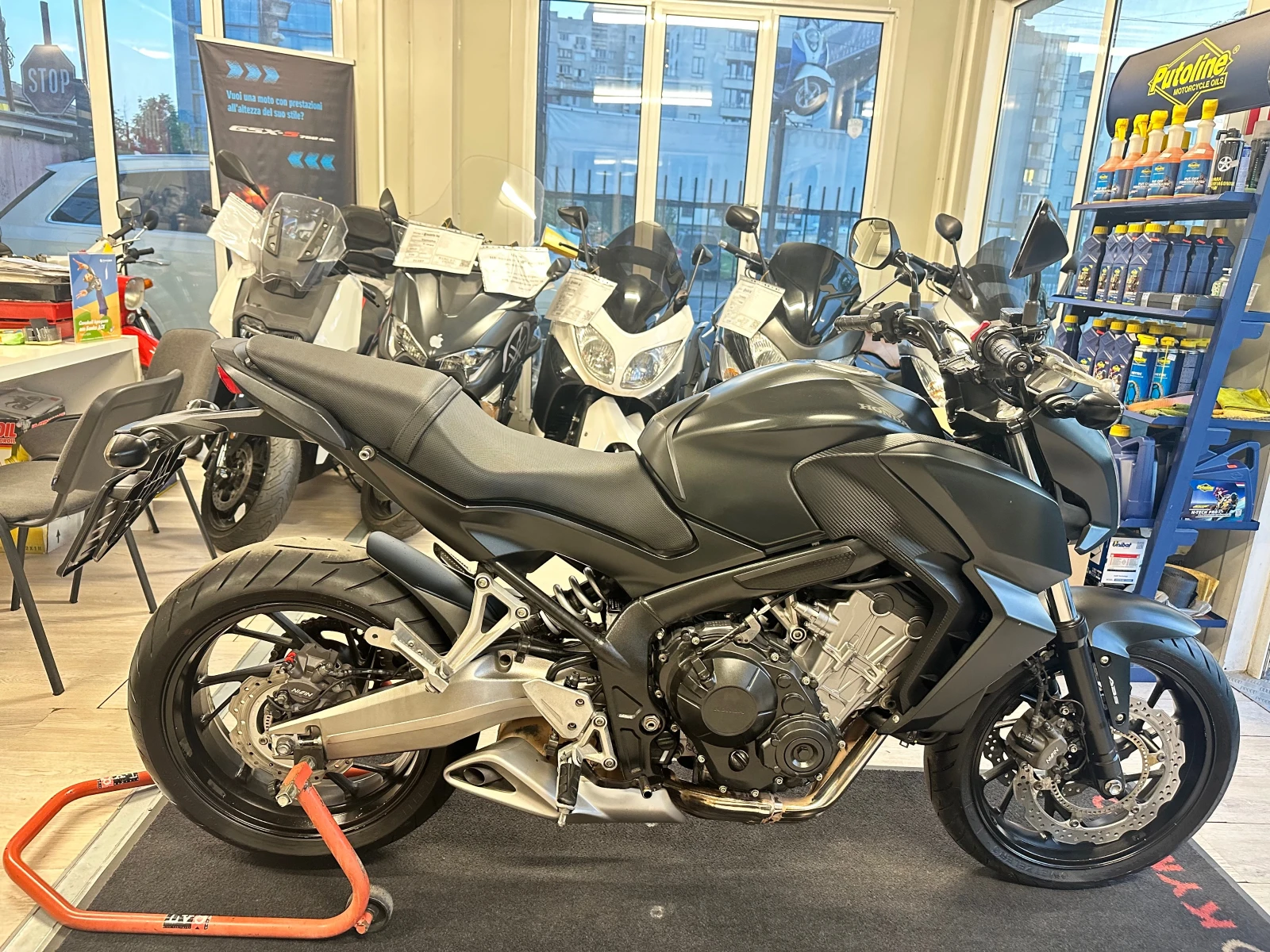 Honda Cb 650F ABS 09.2015г., снимка 16 - Мотоциклети и мототехника - 54730733