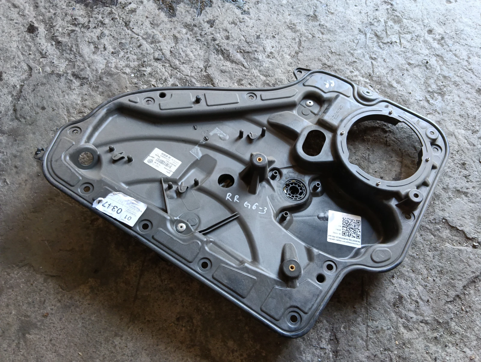 стъклоповдигач заден десен 5K4839730J 5K4839462A VW Golf
