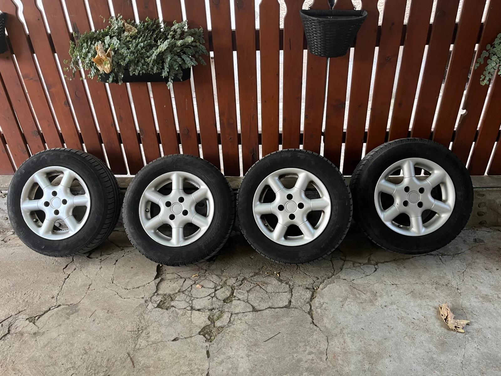 Гуми с джанти 185/65R14 за Renault Scenic | Mobile.bg — изображение 1