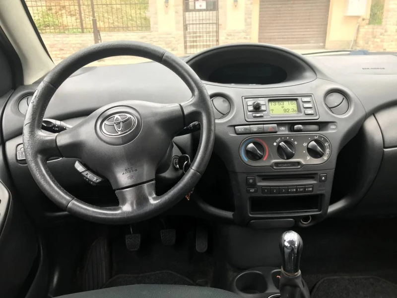 Toyota Yaris, снимка 5 - Автомобили и джипове - 47704478