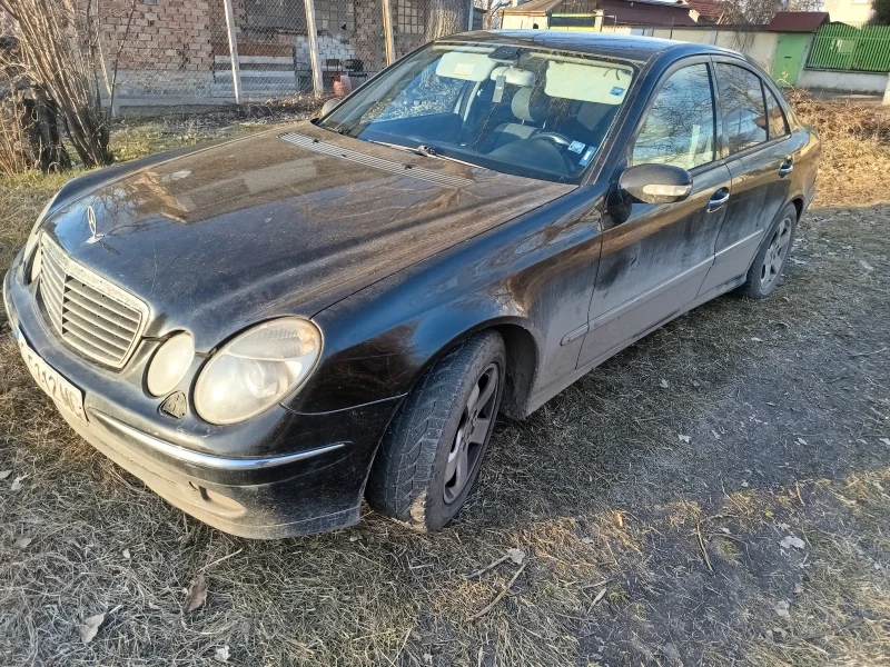 Mercedes-Benz E 220, снимка 3 - Автомобили и джипове - 48900097