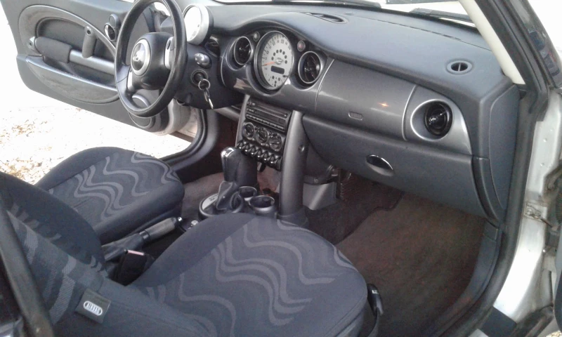 Mini One автоматик, снимка 14 - Автомобили и джипове - 52266720