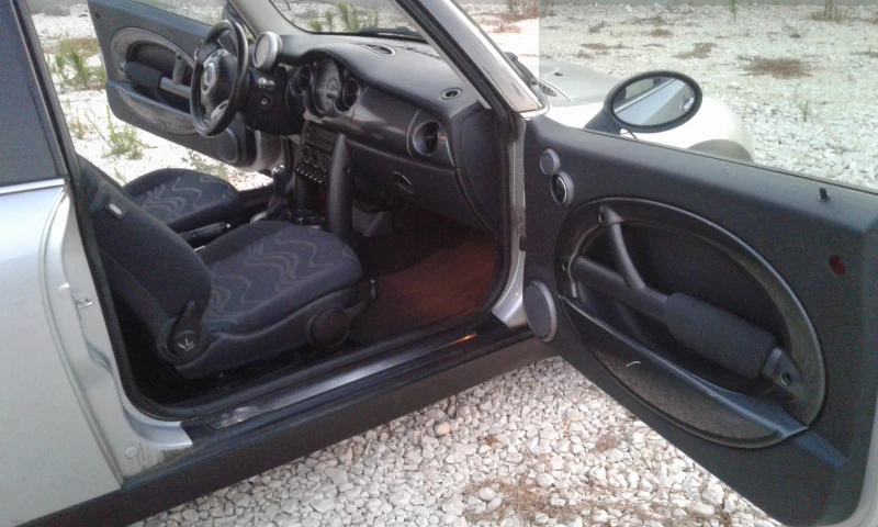 Mini One автоматик, снимка 13 - Автомобили и джипове - 52266720