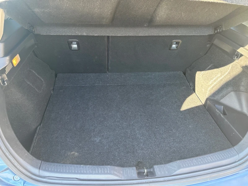 Toyota Auris 1, 8 хибрид, снимка 9 - Автомобили и джипове - 52935472