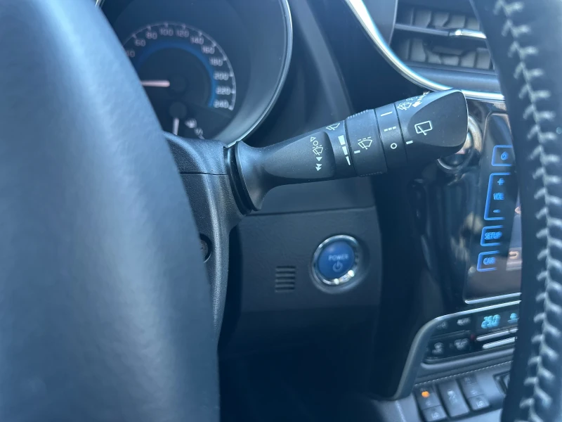 Toyota Auris 1, 8 хибрид, снимка 15 - Автомобили и джипове - 52935472