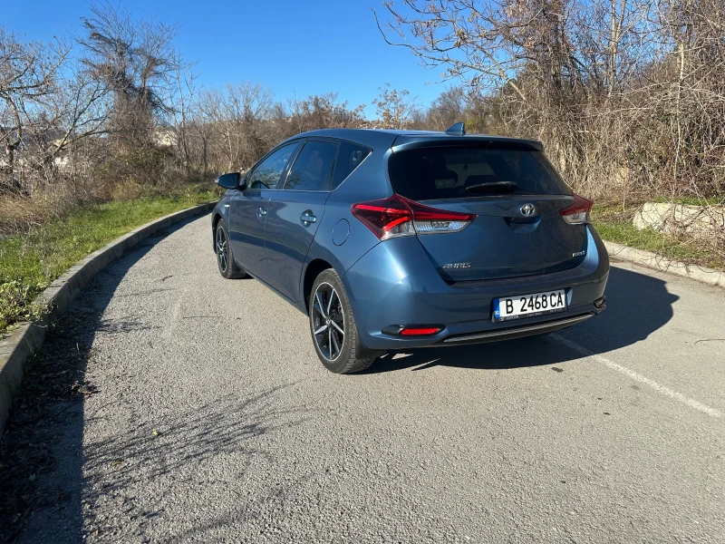 Toyota Auris 1, 8 хибрид, снимка 3 - Автомобили и джипове - 52935472