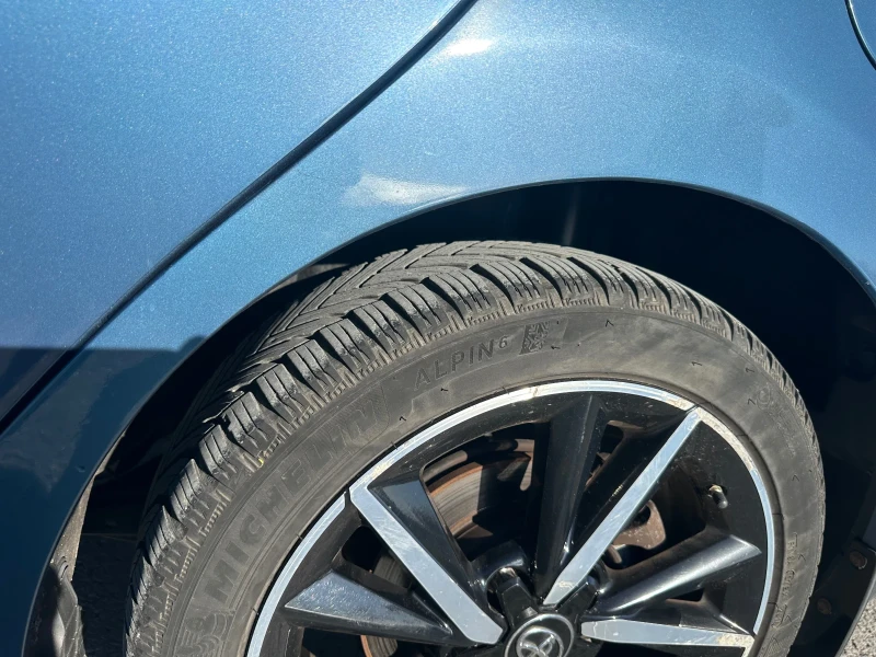 Toyota Auris 1, 8 хибрид, снимка 4 - Автомобили и джипове - 52935472