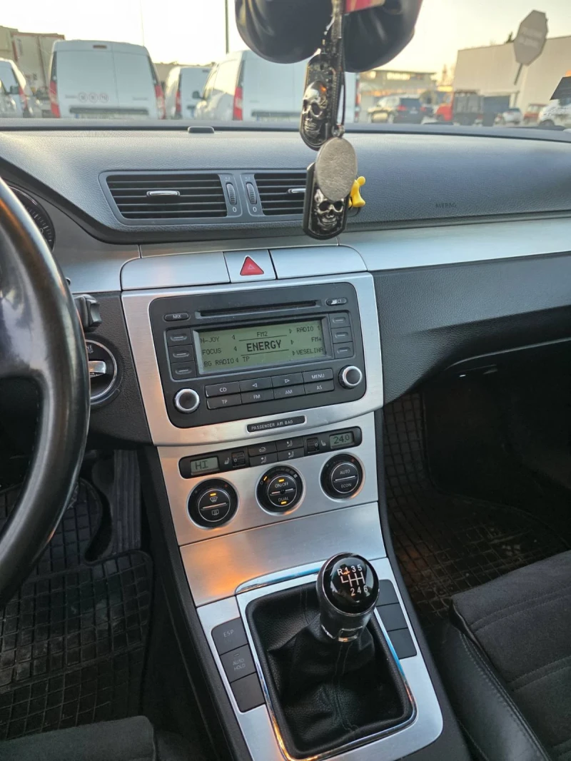 VW Passat 2.0TDI, снимка 12 - Автомобили и джипове - 52939003