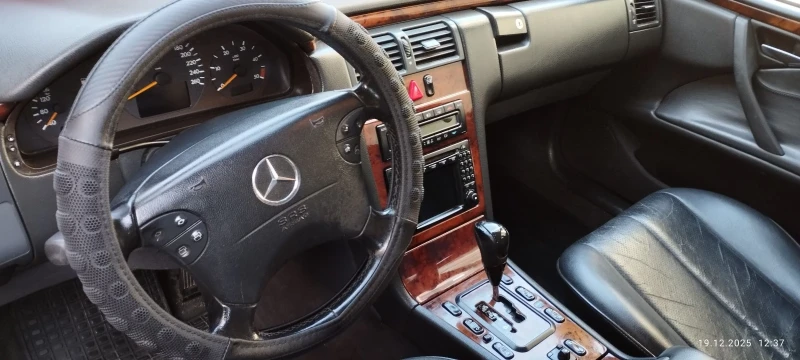 Mercedes-Benz 320 ЦДИ Климатроник, снимка 10 - Автомобили и джипове - 53051627