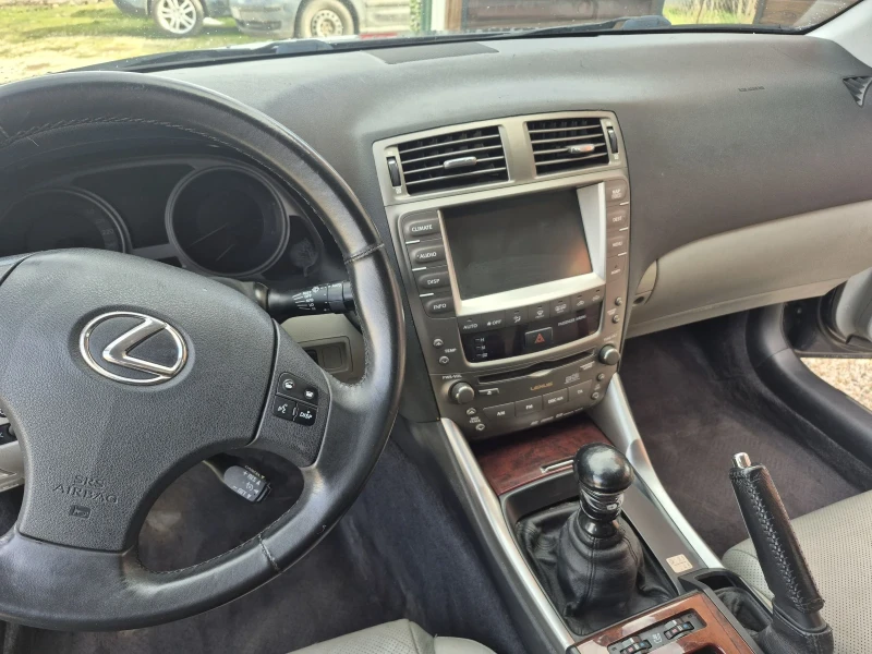 Lexus IS 220d Luxury, 2 ключа, 2 чифта дж, Двигател на 7000 км. , снимка 7 - Автомобили и джипове - 53390409