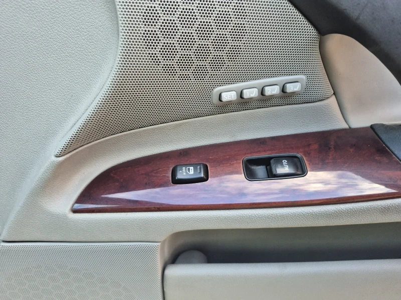 Lexus IS 220d Luxury, 2 ключа, 2 чифта дж, Двигател на 7000 км. , снимка 10 - Автомобили и джипове - 53390409