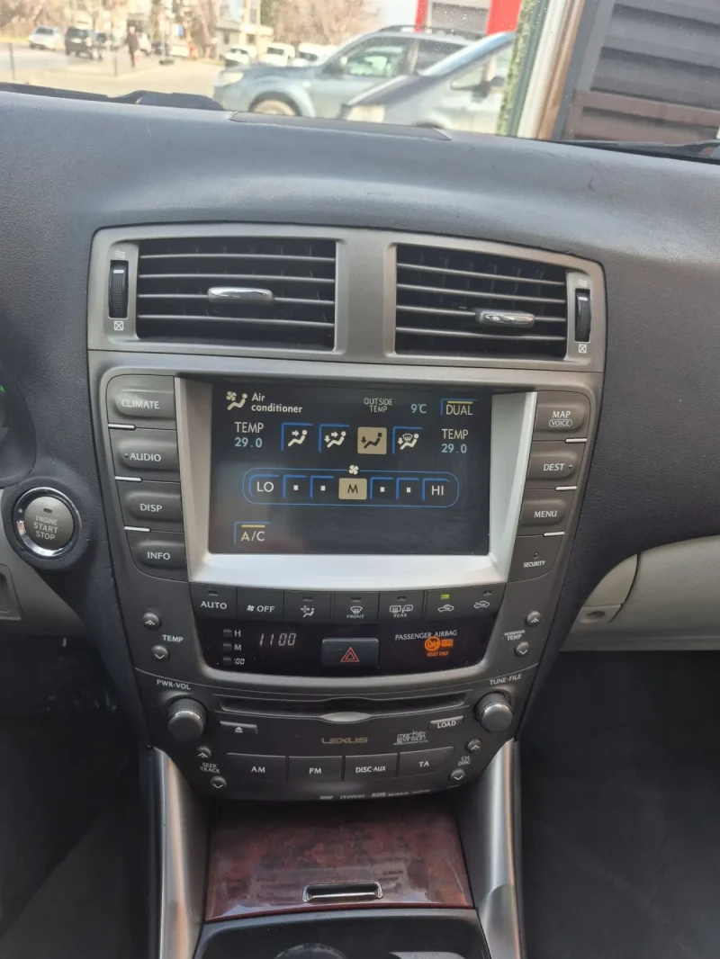 Lexus IS 220d Luxury, 2 ключа, 2 чифта дж, Двигател на 7000 км. , снимка 11 - Автомобили и джипове - 53390409