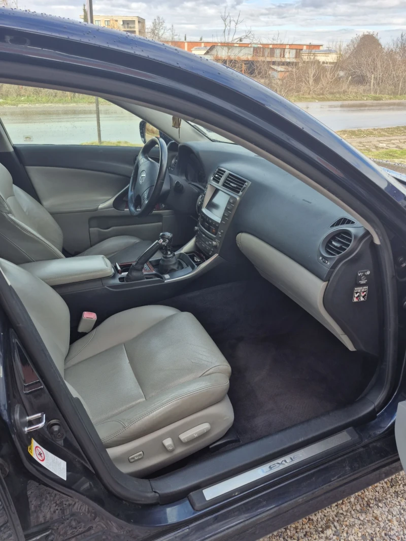 Lexus IS 220d Luxury, 2 ключа, 2 чифта дж, Двигател на 7000 км. , снимка 5 - Автомобили и джипове - 53390409