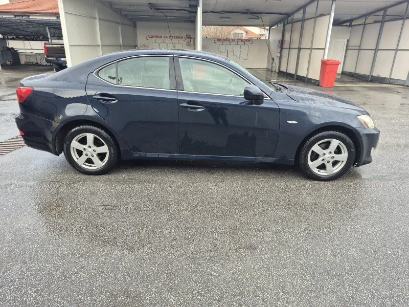 Lexus IS 220d Luxury, 2 ключа, 2 чифта дж, Двигател на 7000 км. , снимка 2 - Автомобили и джипове - 53390409