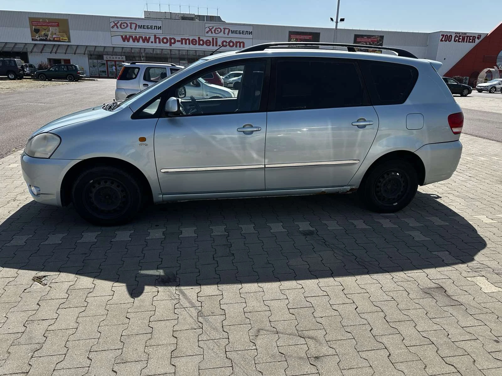 Toyota Avensis verso 2.0 D4D 4+ 1  - изображение 4