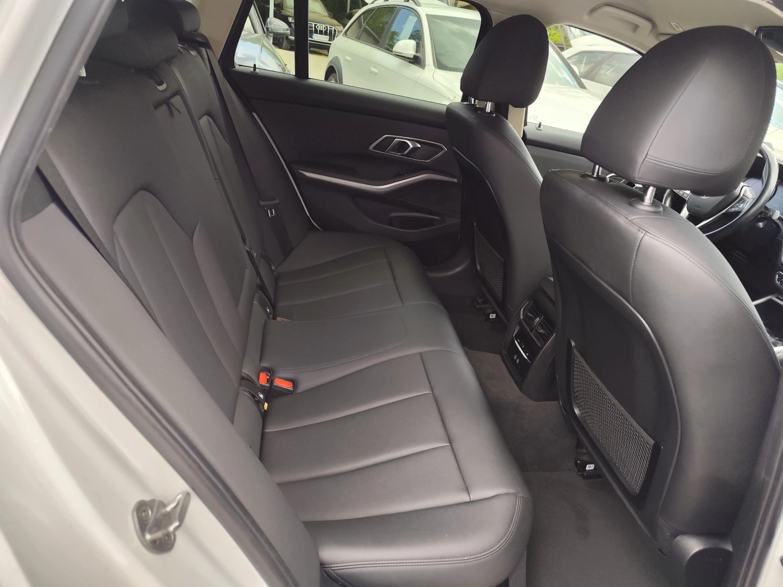 BMW 330 e xDrive* PLUG IN HYBRID* LED* ����* CARPLAY | Mobile.bg � ����������� 11