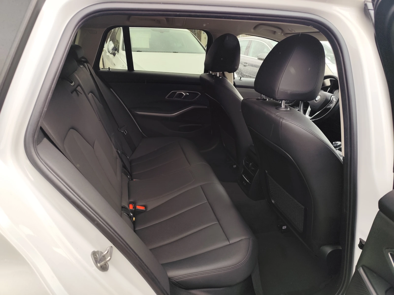 BMW 330 e xDrive* PLUG IN HYBRID* LED* ����* CARPLAY | Mobile.bg � ����������� 12