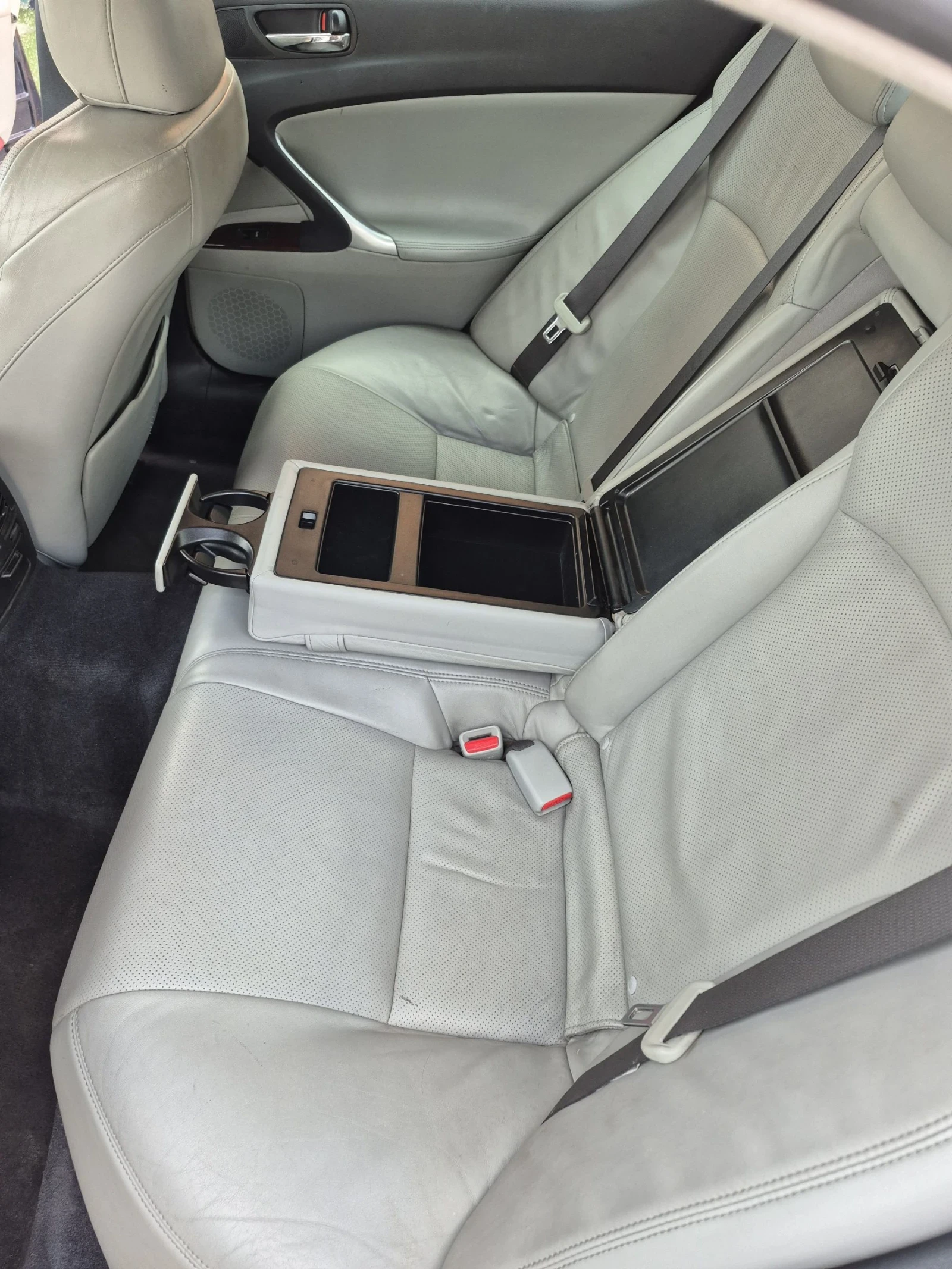 Lexus IS 220d Luxury, 2 �����, 2 ����� ��, �������� �� 7000 ��.  | Mobile.bg � ����������� 15