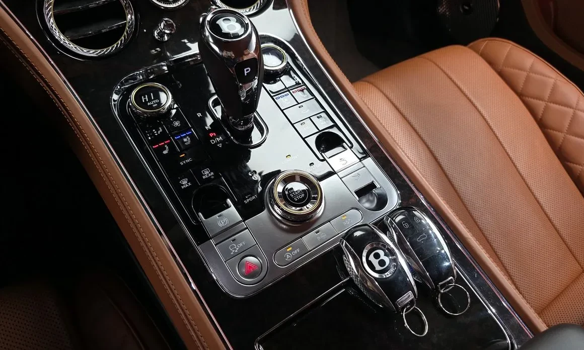 Bentley Continental gt 4.0 V8 / МАСАЖИ / ОБДУХ / HUD / NAIM FOR BENTLEY, снимка 15 - Автомобили и джипове - 54585927