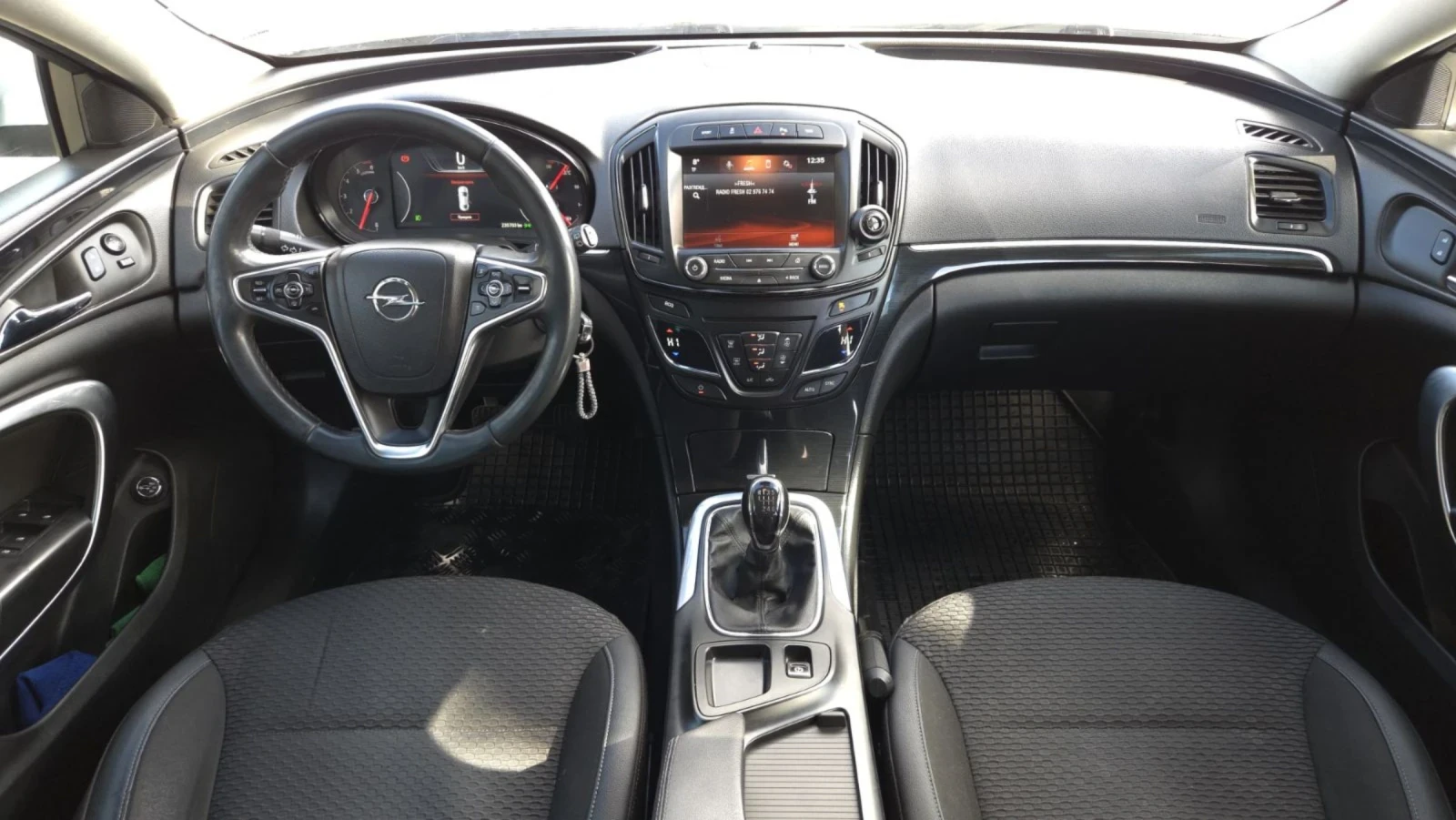 Opel Insignia Opel Insignia Sports Tourer 2014 Sport 4x4, снимка 11 - Автомобили и джипове - 54712523