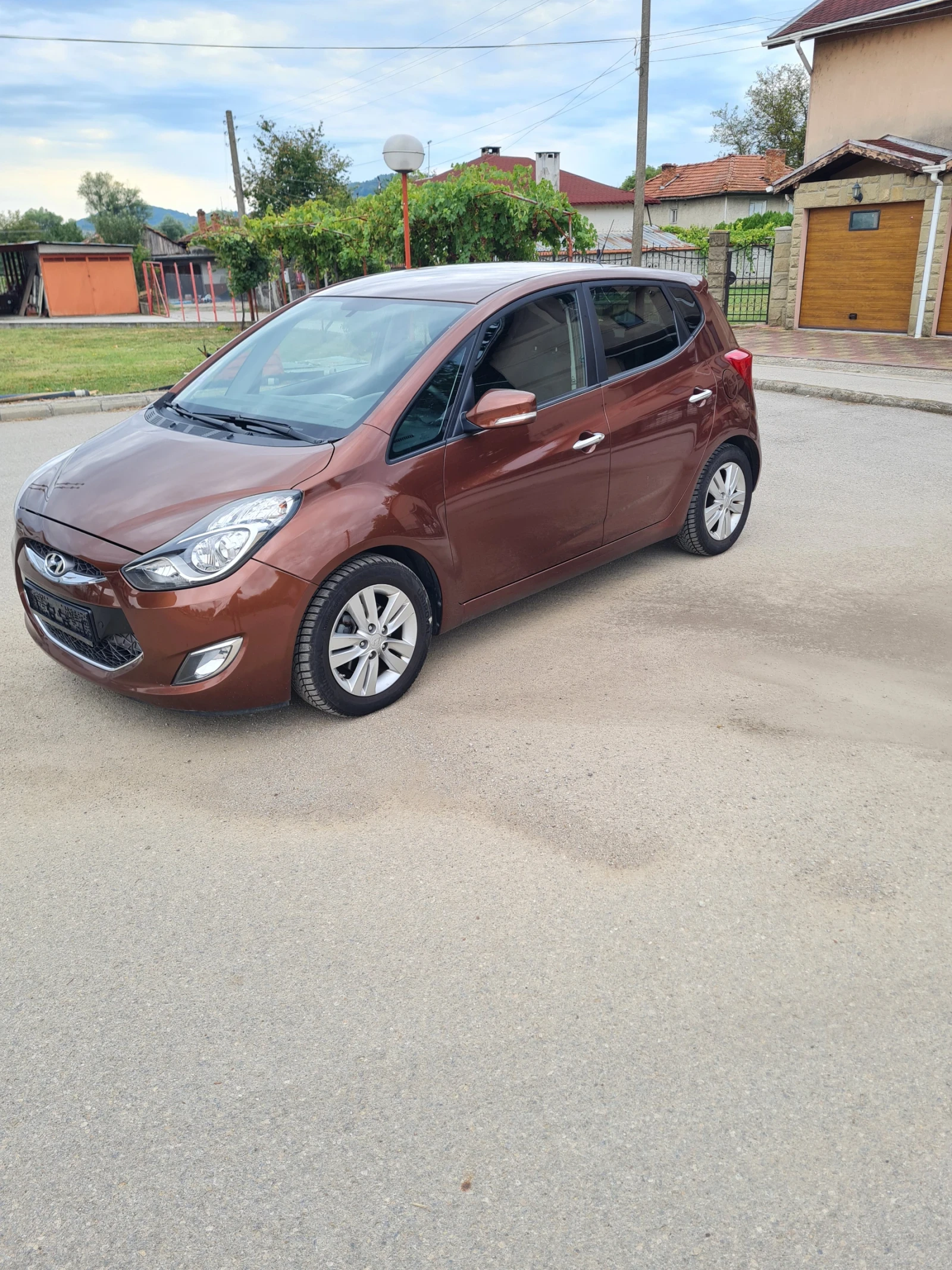Hyundai Ix20 1.6куб.125к.с.Бензин + Газ Автоматик , снимка 5 - Автомобили и джипове - 55428995