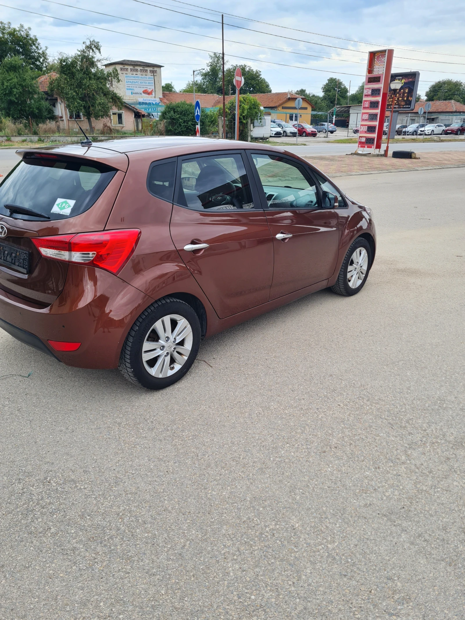 Hyundai Ix20 1.6куб.125к.с.Бензин + Газ Автоматик , снимка 3 - Автомобили и джипове - 55428995